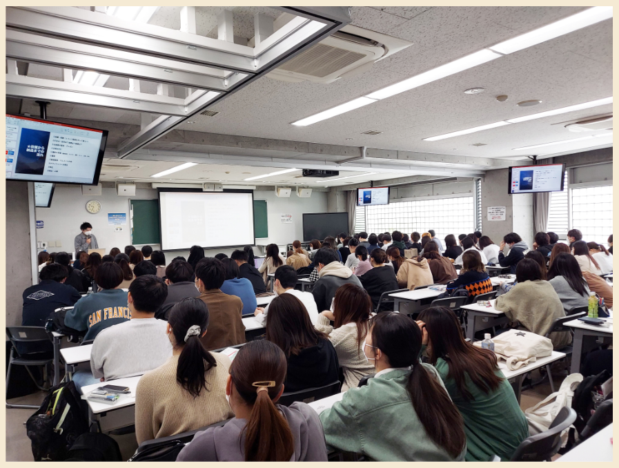 代表原田が東放学園専門学校の生徒の前で講座を行っている様子